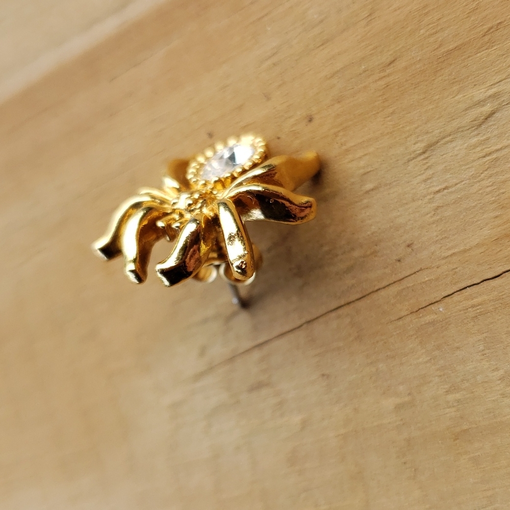 Vintage Avon gold & crystal spider 1 earring - Picture 2 of 4